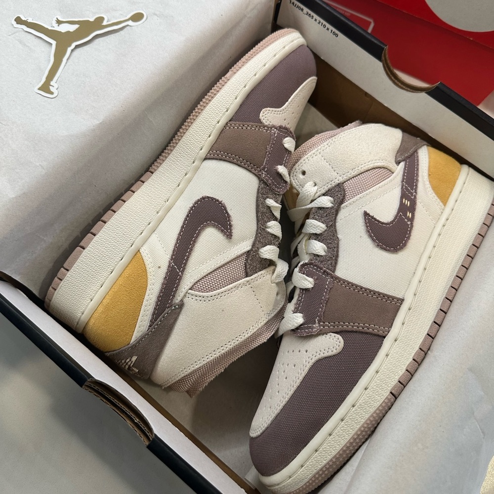 Jordan Mid Taupe